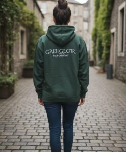 Gaeilgeoir Faoi Oiliúint Hoodie